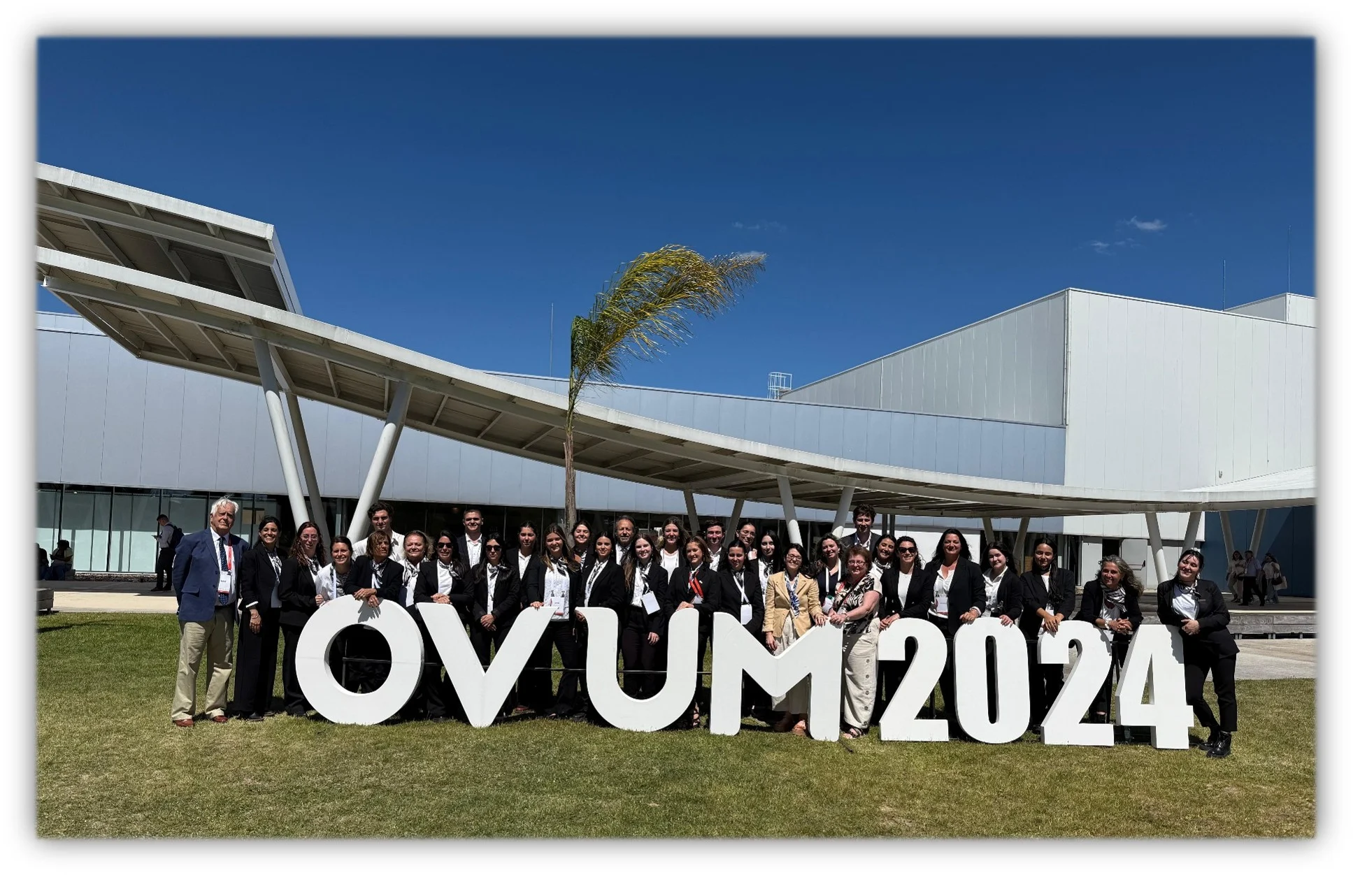 Equipo de OVUM 2024 en el centro de convenciones